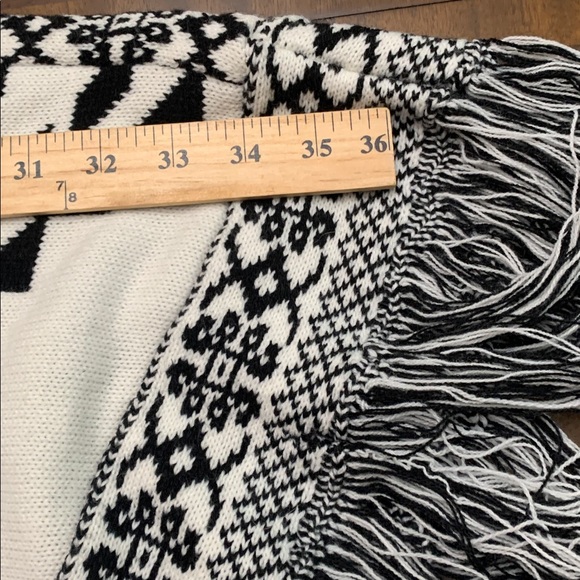 🎅 KENSIE Nordic Poncho Fringe Sweater XS/S NWT $99 - Picture 11 of 13